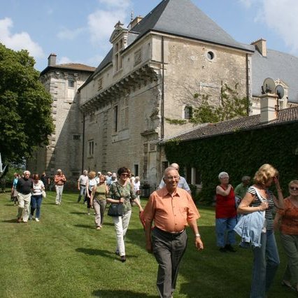 ChÃ¢teau de Montbras - dans le parc